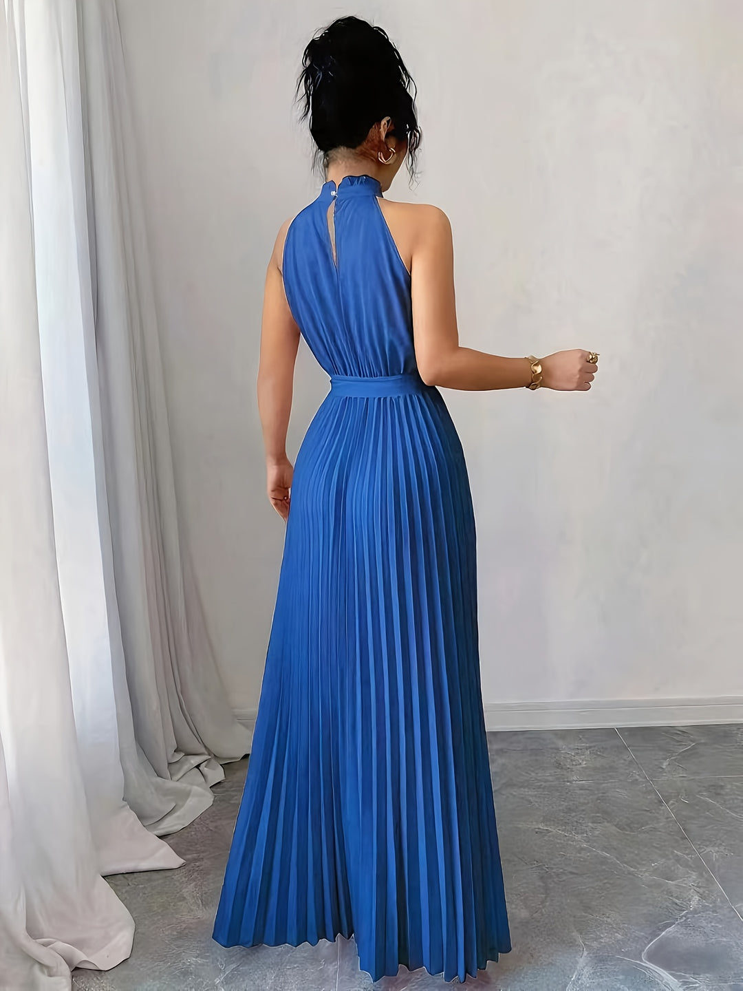 Rose - Sleeveless Pleated Waist-cinching Maxi Dress