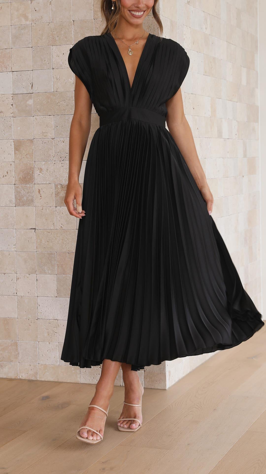 Maria - Elegant Pleated Maxi Dress