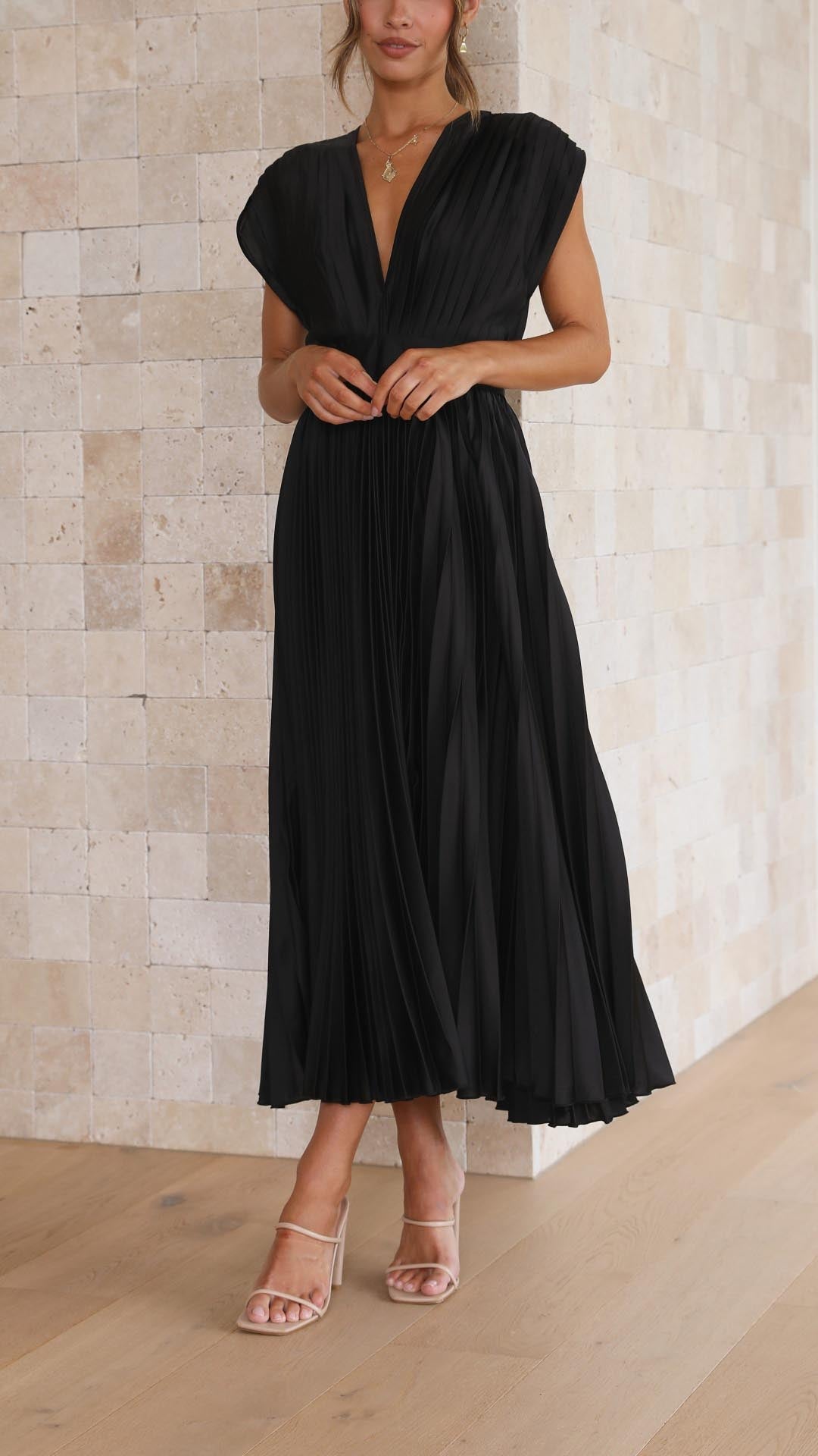 Maria - Elegant Pleated Maxi Dress