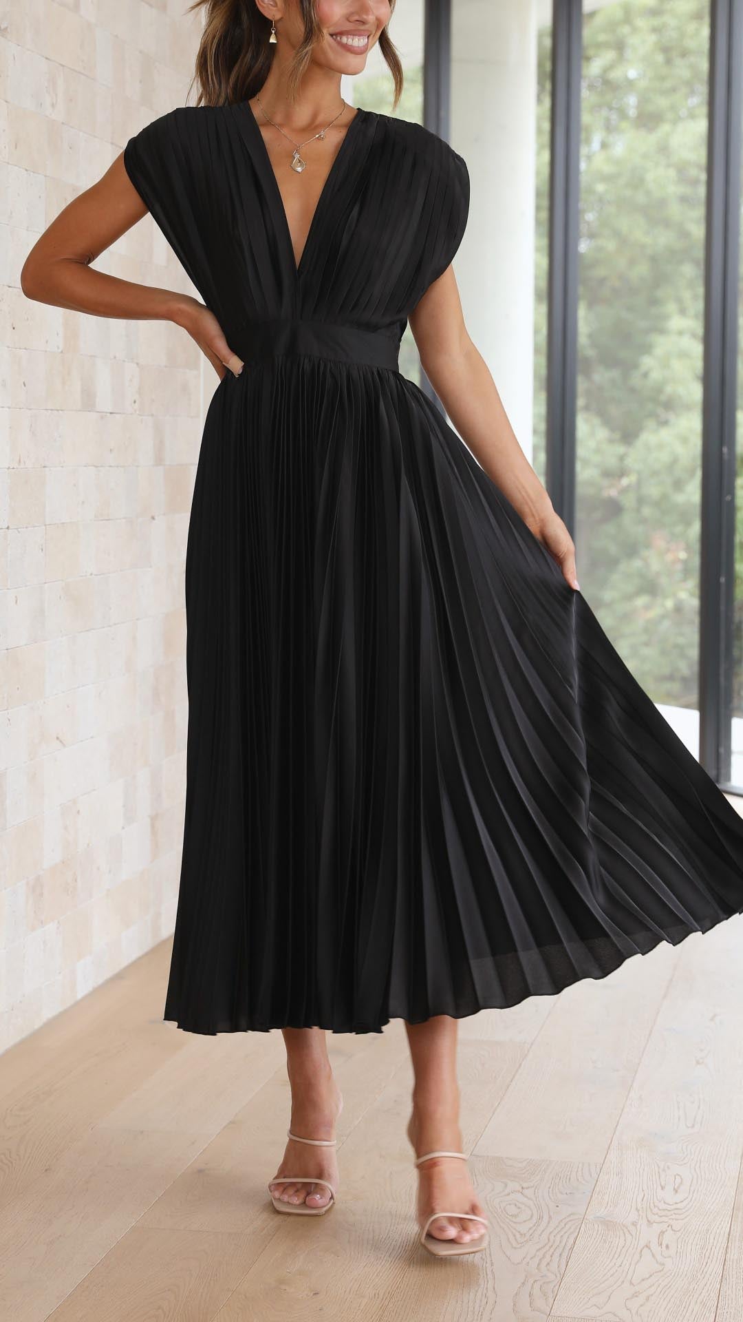 Maria - Elegant Pleated Maxi Dress