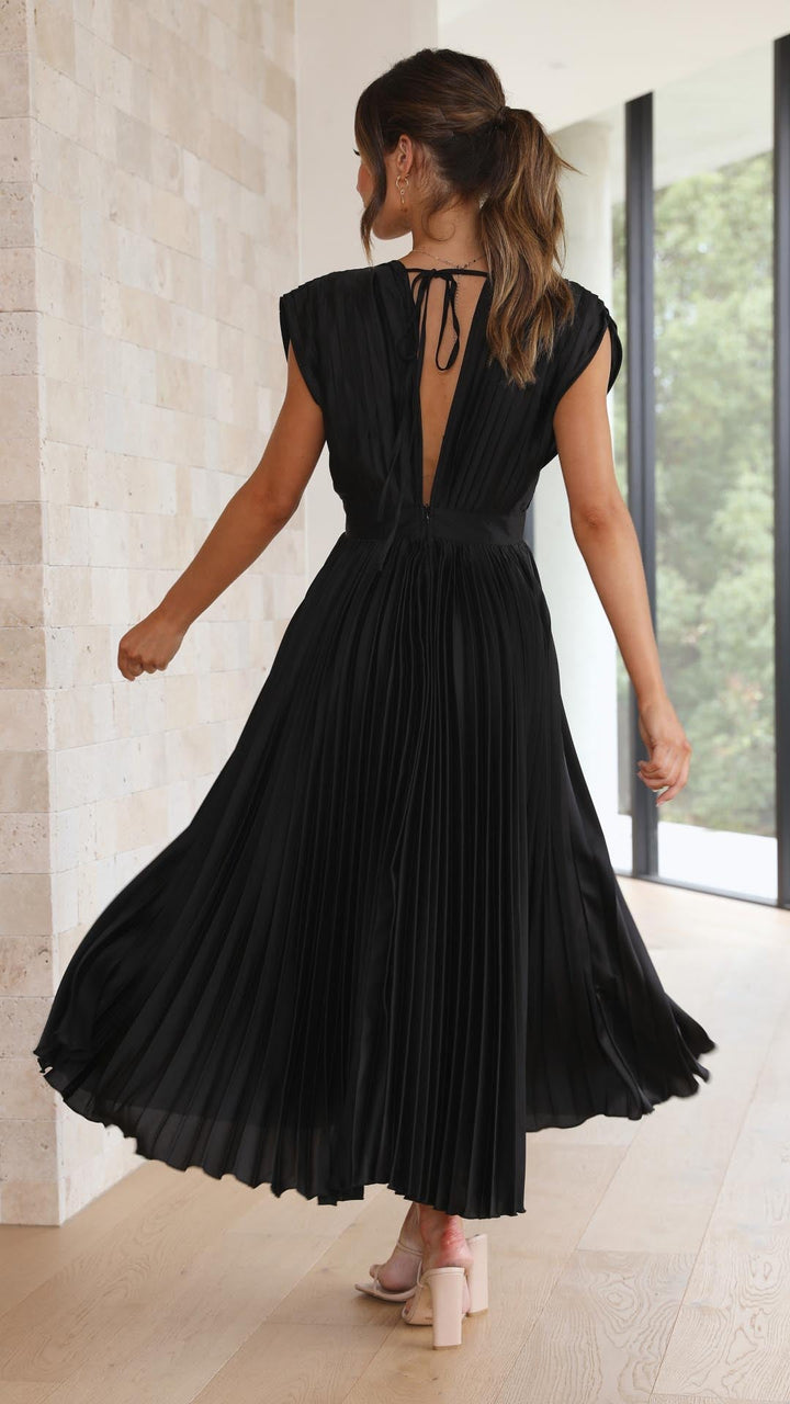 Maria - Elegant Pleated Maxi Dress