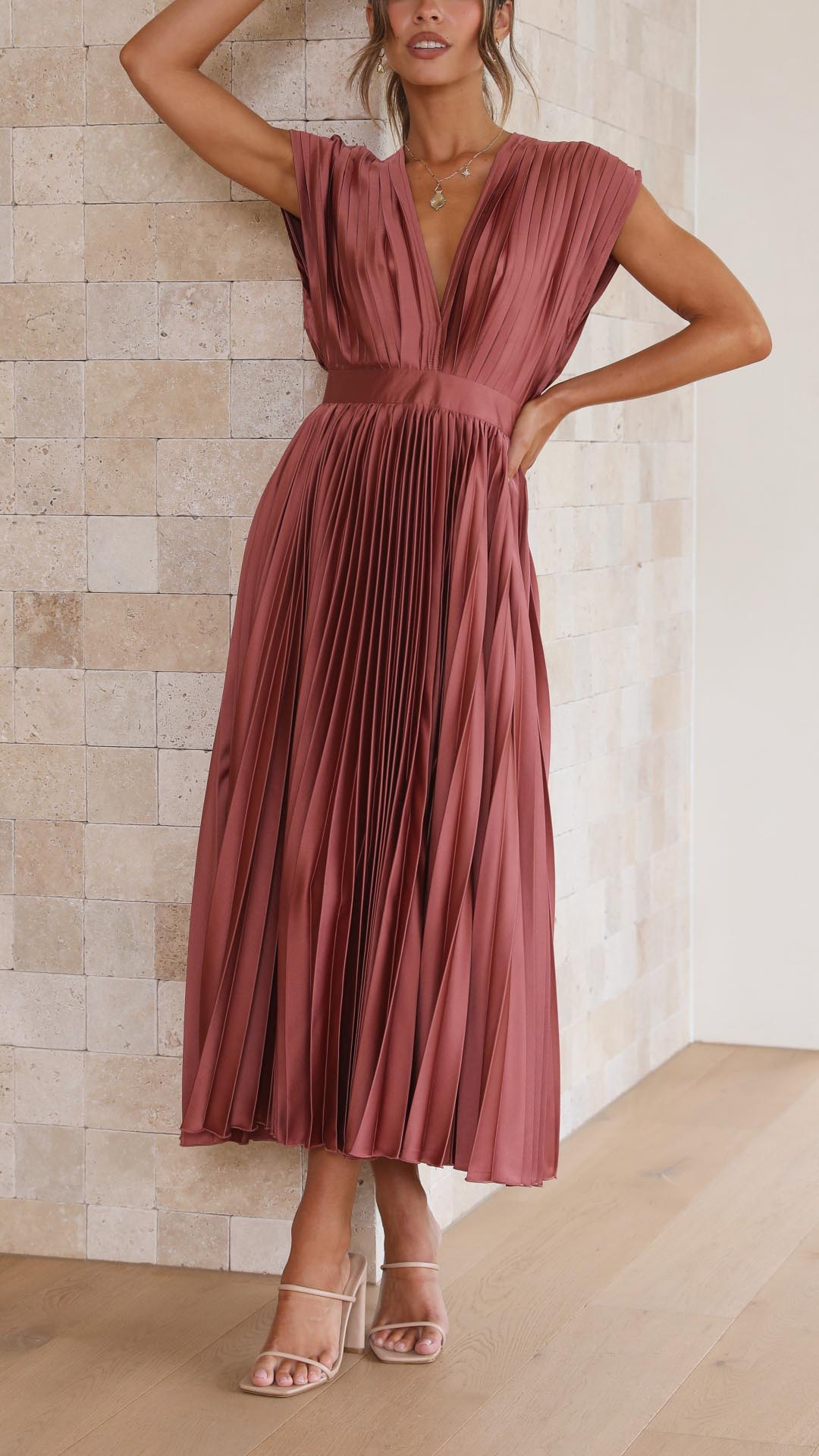 Maria - Elegant Pleated Maxi Dress