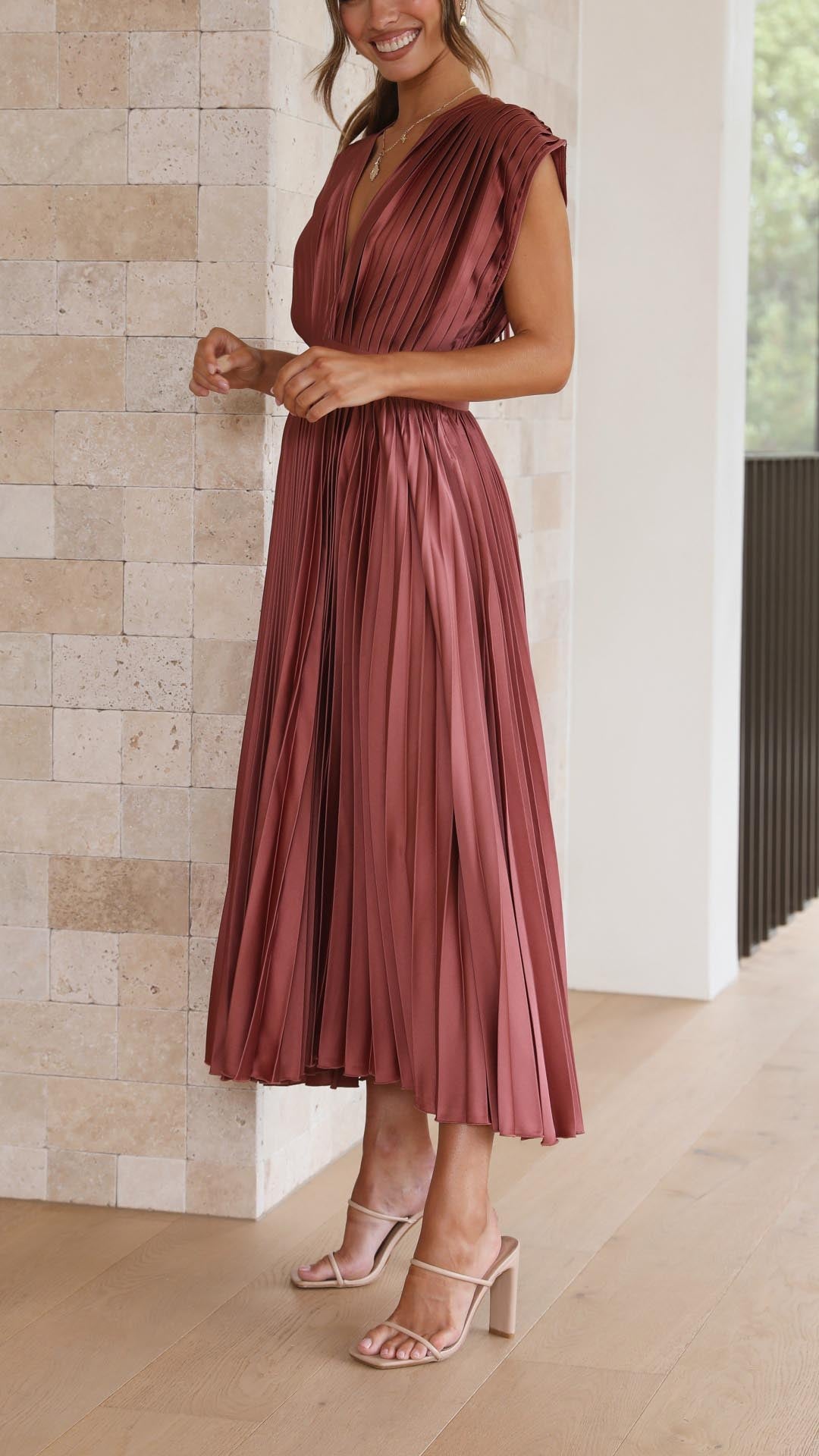 Maria - Elegant Pleated Maxi Dress