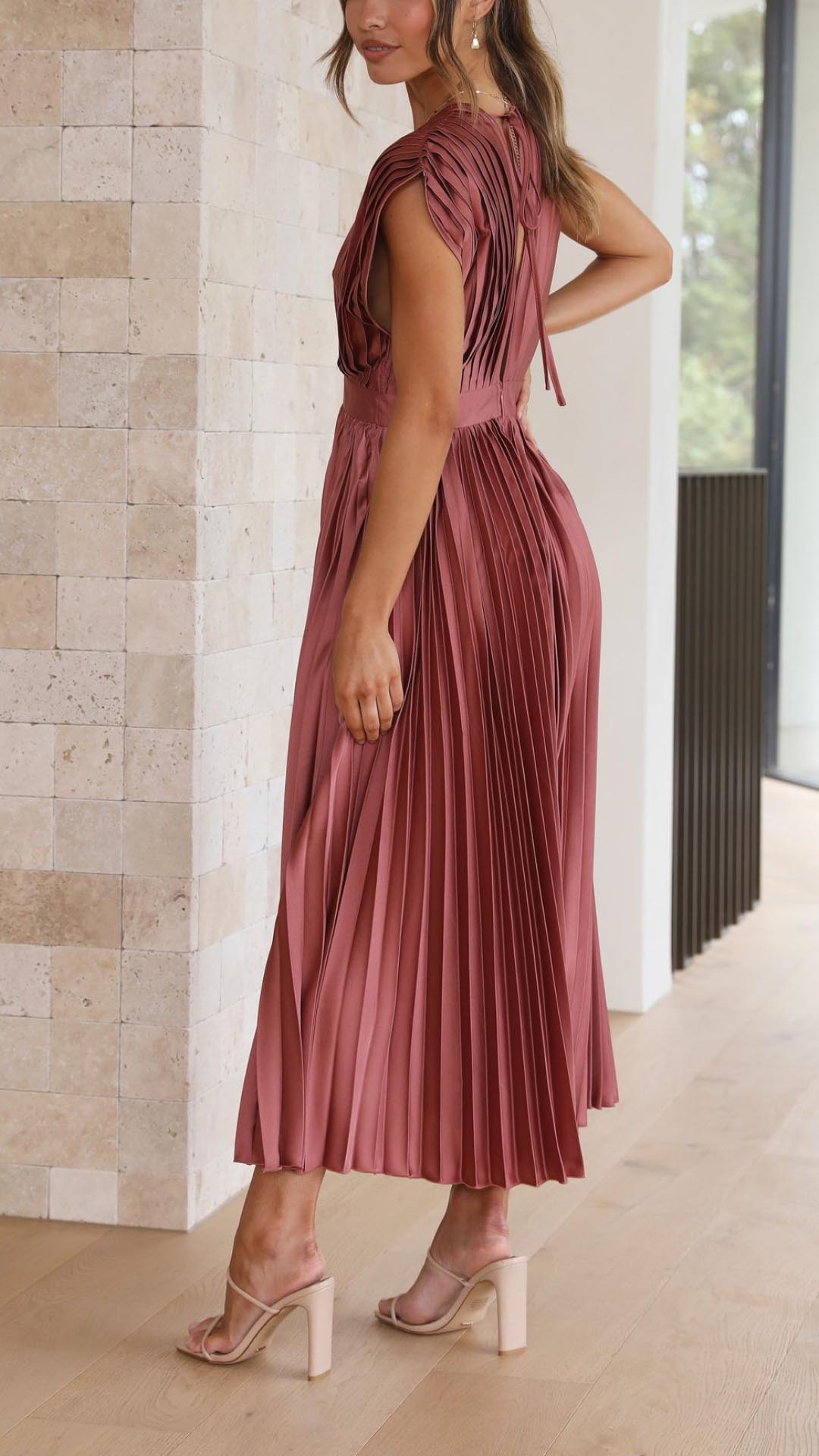 Maria - Elegant Pleated Maxi Dress